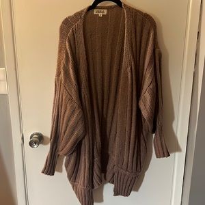 Cableknit cardigan